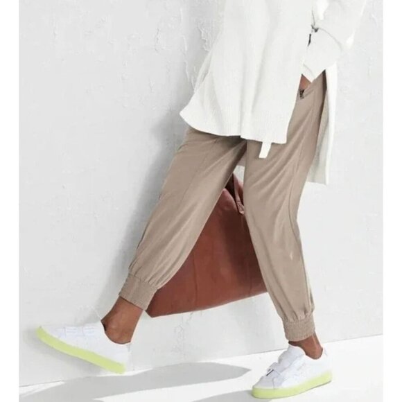 NWT Athleta Camden Jogger Pant in Brownstone Beige-sz 10 - Picture 3 of 9